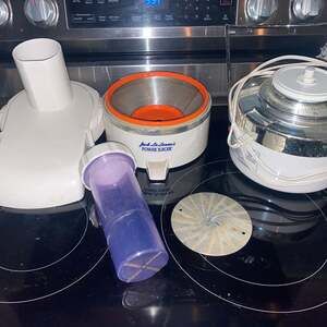 Jack La Lanne Power Juicer Model CL 003AP Juicer ( New Condition )